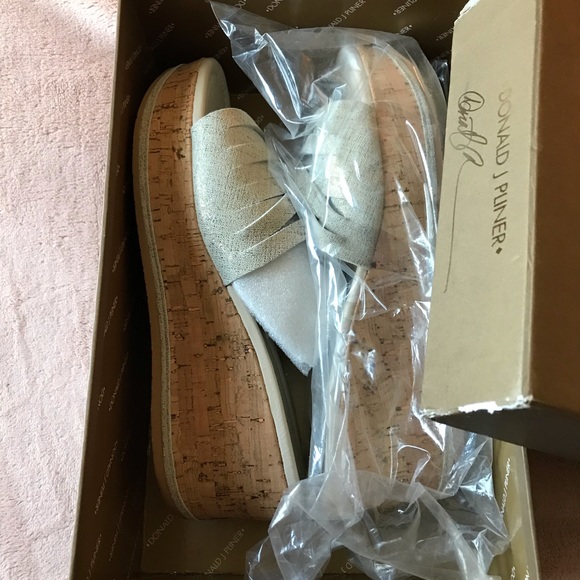 Donald Pliner - Picture 2 of 10